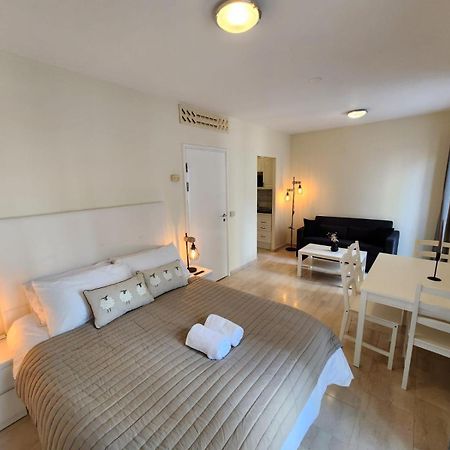 New With Ac Central Suites With Pool Access And Squash Courts! Sleeps Family Or 4 Guests Gibraltar Exterior photo