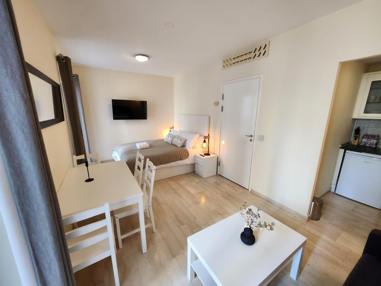 New With Ac Central Suites With Pool Access And Squash Courts! Sleeps Family Or 4 Guests Gibraltar Exterior photo