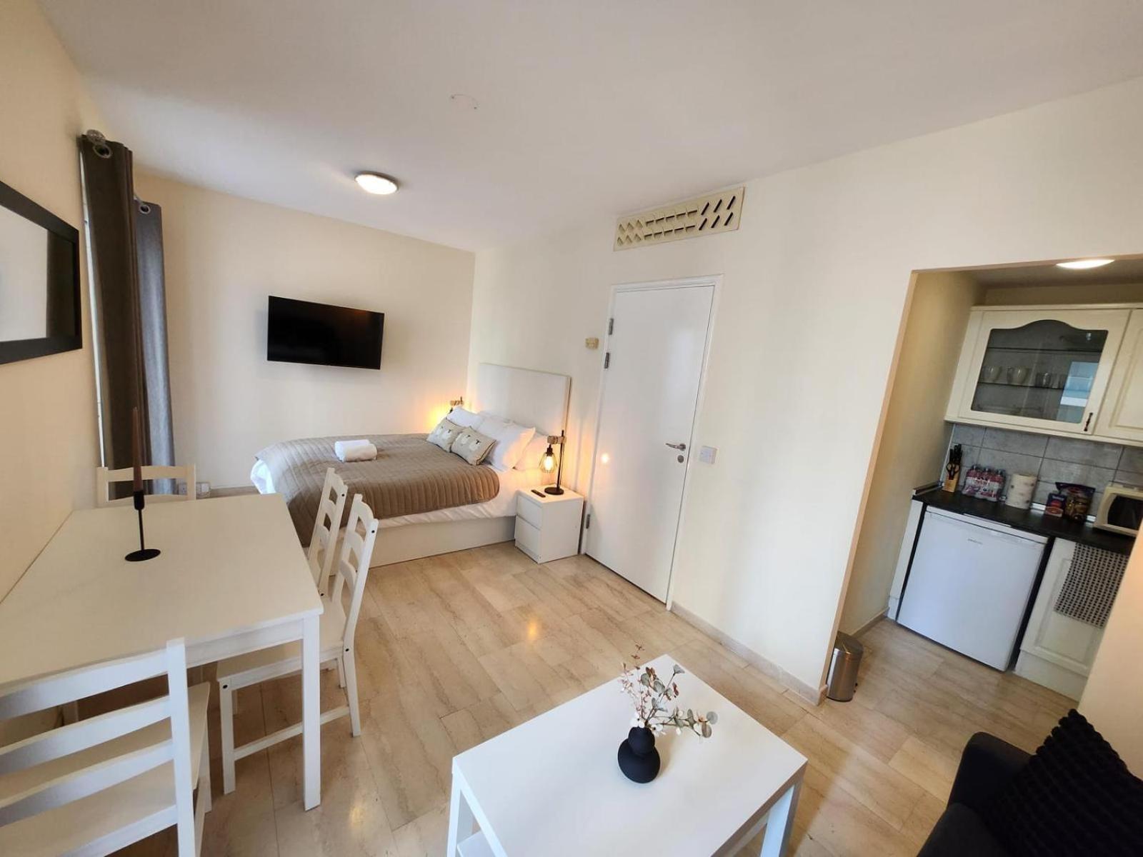 New With Ac Central Suites With Pool Access And Squash Courts! Sleeps Family Or 4 Guests Gibraltar Exterior photo