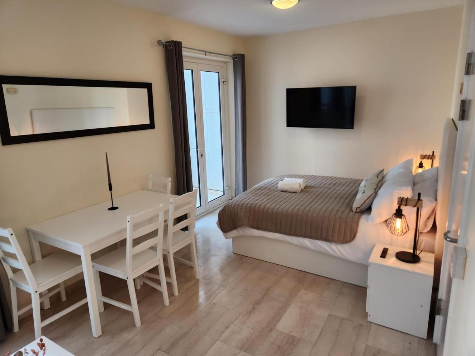 New With Ac Central Suites With Pool Access And Squash Courts! Sleeps Family Or 4 Guests Gibraltar Exterior photo